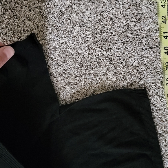 Black and white sweater - Picture 4 of 5